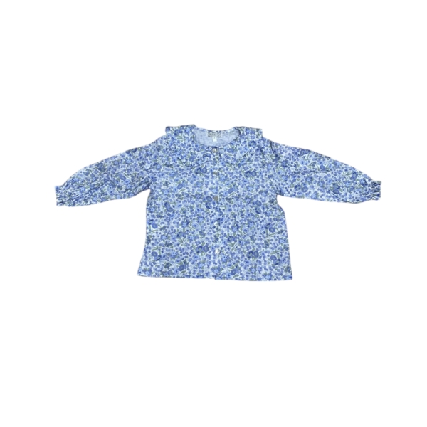 Blusa infantil con cuello volante y puños engomados.
