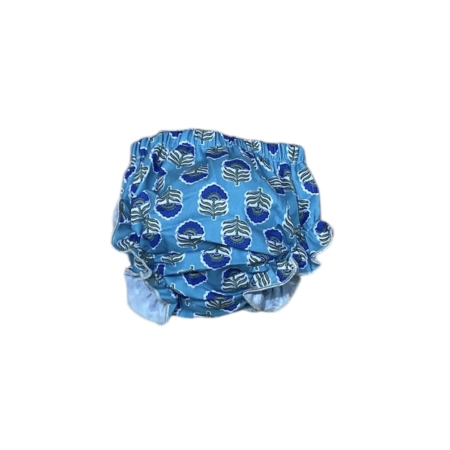 Cubrepañal Hortensia infantil con estampado floral azul, hecho en España. Tejido 70% algodón y 30% poliéster. Tallas de 0 a 6 meses
