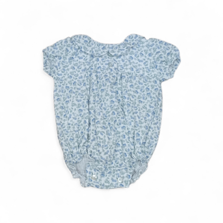Pelele Provenza para bebé de algodón 100 % con estampado floral azul, diseño clásico y cómodo, tallas de 0 a 18 meses – Machú Moda Infantil.