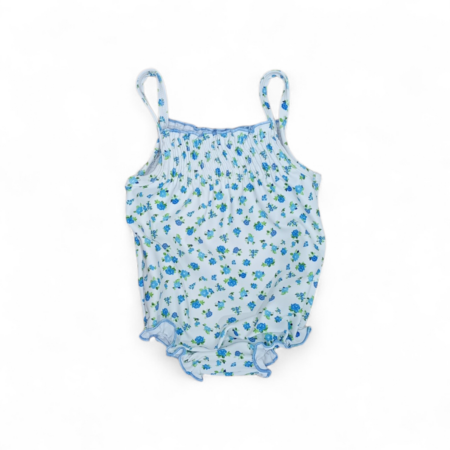 Bikibebé de niña modelo Teresa con estampado floral azul y volantes, ideal para bebé de 3 a 18 meses.