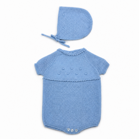 Conjunto Machú Bodoques de dos piezas para bebé en color celeste, incluye ranita de manga corta con bodoques y capota, hecho a mano en España con 100% algodón