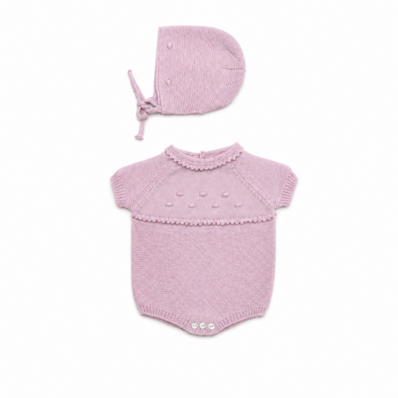 Conjunto Machú Bodoques de dos piezas para bebé en color nude, incluye ranita de manga corta con bodoques y capota, hecho a mano en España con 100% algodón