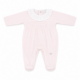 Pijama de terciopelo rosa para bebé con cuello volante blanco, detalle smock en el pecho, manga larga y pies cubiertos, confeccionado con 80% algodón