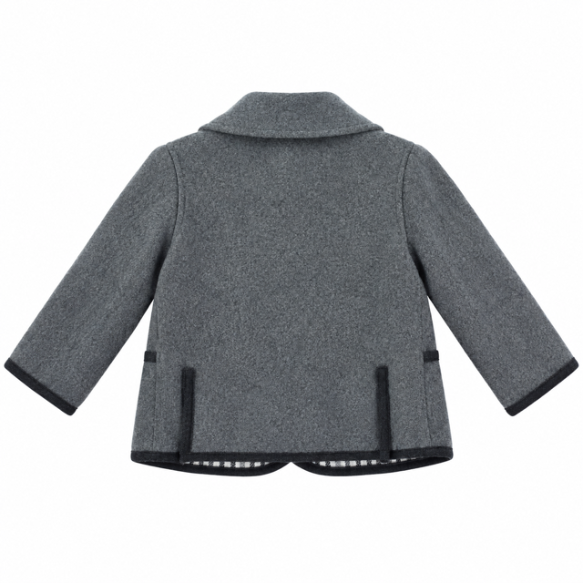 Vista posterior de la chaqueta austriaca gris, mostrando el diseño clásico con apertura trasera y costuras estructuradas.