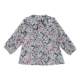 Vista frontal de la blusa infantil con estampado floral multicolor, manga larga con puños fruncidos y cuello amplio con volantes para niñas de 2 a 8 años, producto elaborado en España.
