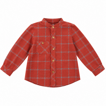 Vista frontal completa de la camisa Palermo en tejido 100% algodón con estampado de cuadros en tonos tierra, cuello mao, bolsillo de parche y botones de madera, elaborada en España.