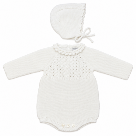 Vista frontal completa del conjunto de rana de manga larga de la colección Jaime en color blanco roto para tallas de 6 y 9 meses, con cuello y canesú de punto texturizado.