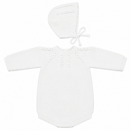 Vista frontal completa del conjunto de rana con capota de la colección Mariela en color blanco roto para bebé de 3 a 9 meses, confeccionado en suave punto acrílico.