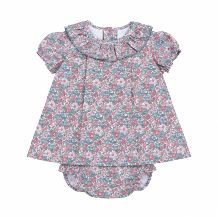 Conjunto de jesusito para bebé hecho en España en villela de algodón con estampado floral rosa Colección Verona, pechera engomada y cubrepañal.