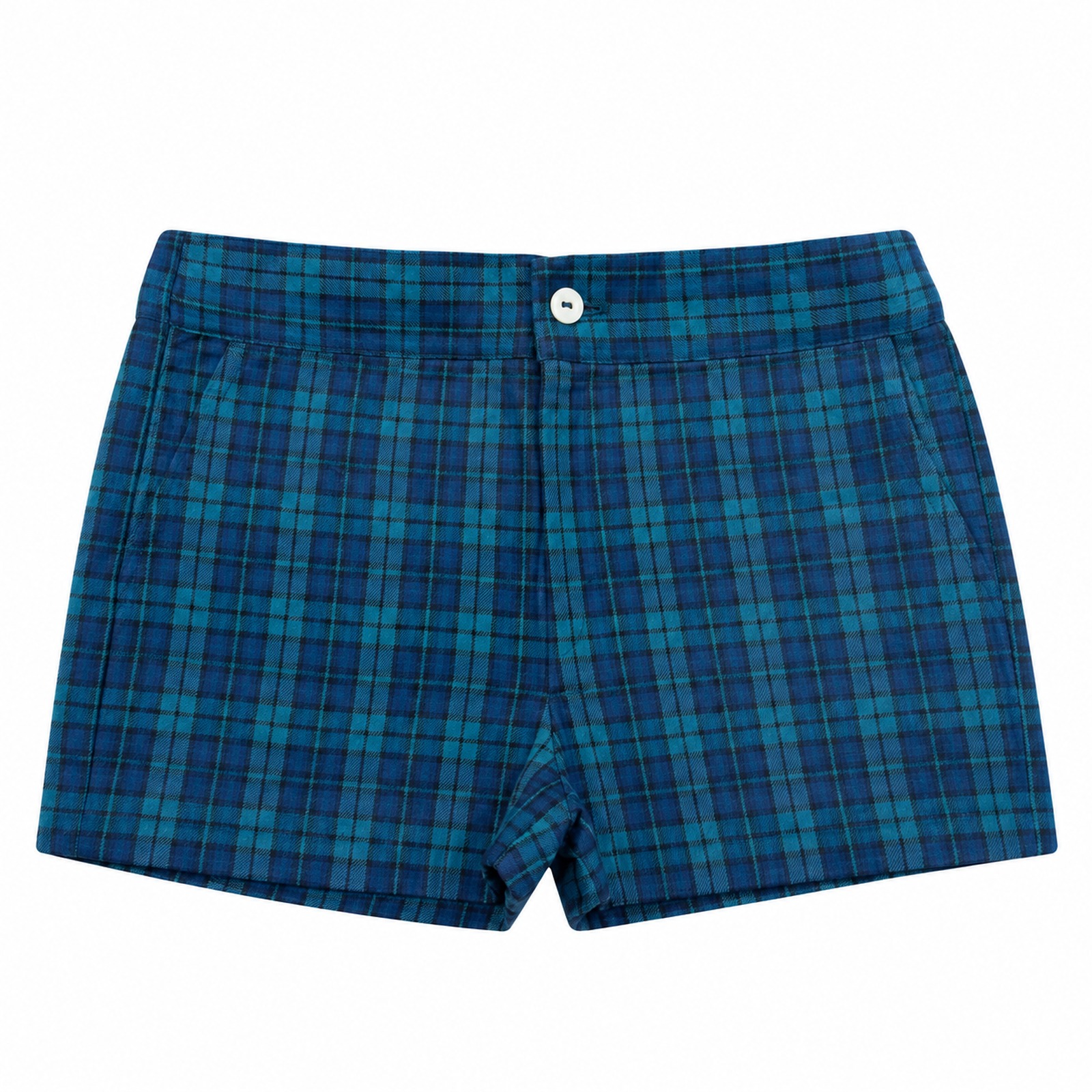Vista frontal del pantalón corto infantil con con estampados escoceses azules, botón delantero y laterales para niños de 2 a 6 años producto elaborado en España.