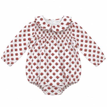 Vista frontal del pelele Copenhague con estampado floral, manga larga y pechera engomada para bebé, elaborado en España.