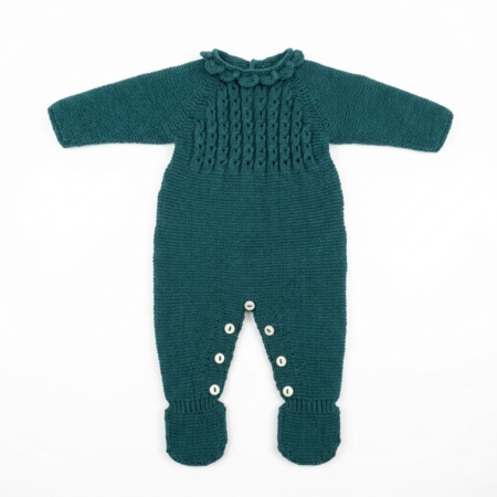 Pelele de punto en tono verde petróleo para bebé recién nacido y prematuro Colección Florencia, producto elaborado en España con abotonadura inferior.