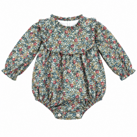 Vista frontal del pelele Almudena 100% algodón con estampado floral y cuello de volante fruncido, elaborado en España.