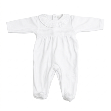 Pijama de terciopelo blanco con nido de abeja y cuello de volantes para bebé de 0 a 6 meses, producto elaborado en España.