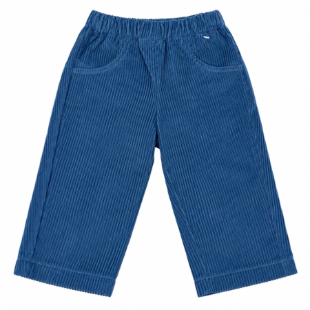Vista frontal del pantalón de pana azul para bebé con cintura elástica cómoda, ideal para la guardería y elaborado en España.